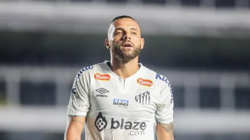 Guilherme se tornou alvo de equipes no mercado diante do desempenho que vem tendo no Santos