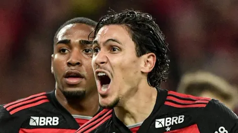 Pedro comemora gol pelo Mengão. Camisa 9 descarta saída.