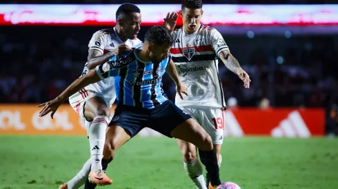 São Paulo e Grêmio se enfrentam pelo Brasileirão e você acompanha ao vivo pelo site do Bolavip Brasil a partir das 18h30 nesta quarta-feira (17). Foto: Fabio Giannelli/AGIF
