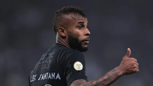 Alex Santana durante a estreia pelo Coringão. Foto: Ettore Chiereguini/AGIF