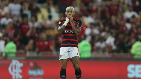 Gabigol treina enquanto espera suspensão. Foto: Wagner Meier/Getty Images