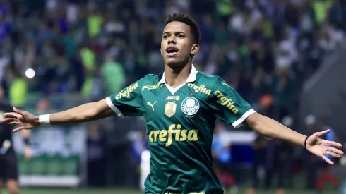 Estêvao comemora seu gol durante partida contra o Atletico-GO no estadio Arena AllianzF