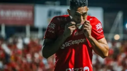 Vila Nova e Santos duelam por posição no G4.