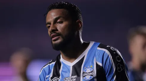 Reinaldo, jogador do Grêmio, durante partida contra o São Paulo no estádio Morumbi pelo Brasileirão Série A 2024. Foto: Ettore Chiereguini/AGIF