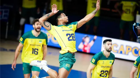 Darlan em ataque contra a Alemanha na Liga das Nações. Foto: FIVB