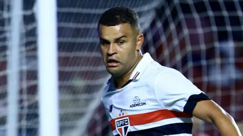 Diretoria do São Paulo corre contra o tempo em busca de substituto