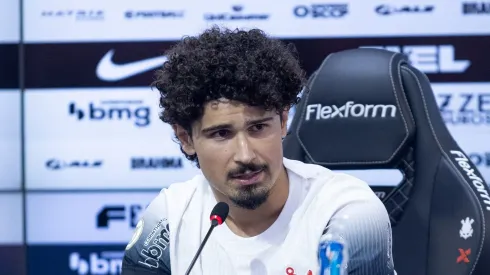 André Ramalho durante sua coletiva de apresentação. Foto: Rodrigo Coca