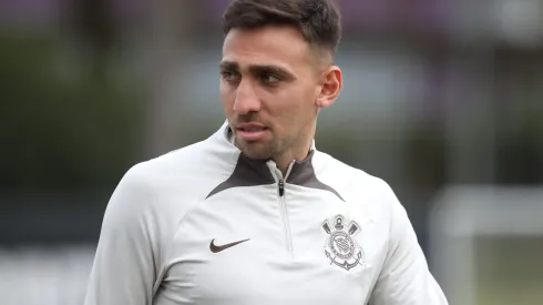 Gustavo Mosquito negocia com Santos