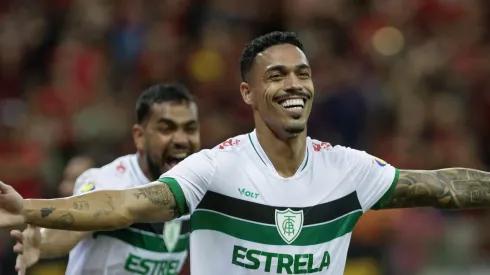 Éder comemora gol em cima do Sport, pelo América-MG. Foto: Rafael Vieira/AGIF