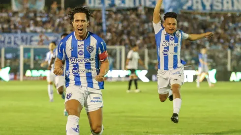 Paysandu e Ponte Preta brigam por posição na tabela.