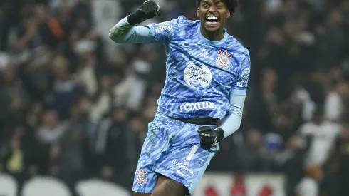 SAO PAULO, BRAZIL - JULY 16: Goalkeeper Hugo Souza of Corinthians celebrates the second goal of his team during the match between Corinthians and Criciuma at Neo Quimica Arena on July 16, 2024 in Sao Paulo, Brazil. (Photo by Ricardo Moreira/Getty Images)