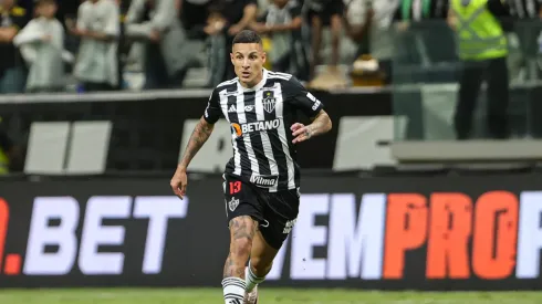 Guilherme Arana é elogiado por campeão da Copa de 94. Foto: Gilson Lobo/AGIF