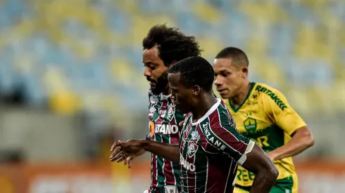 Marcelo e John Arias pelo Fluminense em partida contra o Cuiabá. Foto: Thiago Ribeiro/AGIF