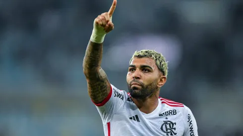 Gabigol comemora seu gol durante partida contra o Vasco no Maracana