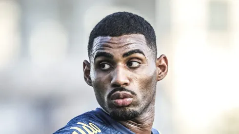 Joaquim durante treino no CT Rei Pelé. Defensor não joga mais no Peixe.