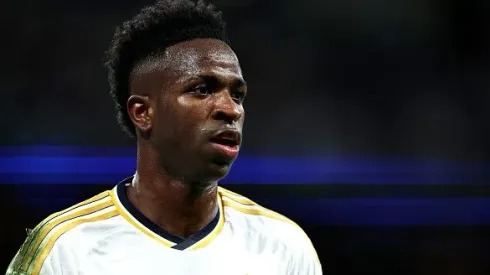 Vinicius Júnior durante partida entre Real Madrid e Alaves, Santiago Bernabeu, no dia 14/05/2024. Foto: Clive Brunskill/Getty Images)