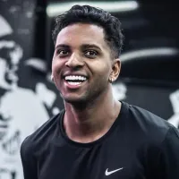 Rodrygo visita CT Rei Pelé e gera expectativa na torcida para comparecer em Santos x Coritiba