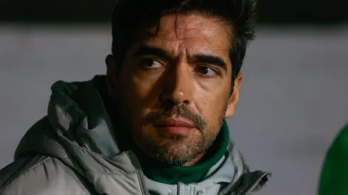 Abel Ferreira durante partida entre Grêmio e Palmeiras, no Estádio Francisco Stédile, pelo Campeonato Brasileiro, no dia 04/07/2024.