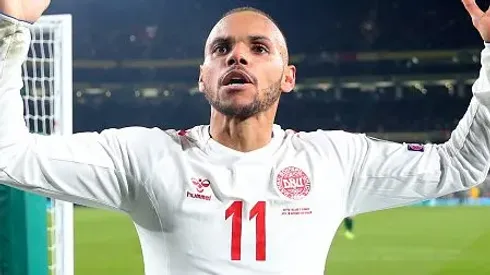 Martin Braithwaite comemorando gol pela Dinamarca em jogo contra a Irlanda, na Dublin Arena, pelas Eliminatórias da Eurocopa de 2020, no dia 18/11/2024. Foto: Catherine Ivill/Getty Images