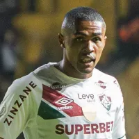 Rescisão de Douglas Costa emperra com indefinição de valores no Fluminense