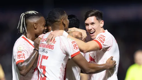 Bragantino em busca do título da Sul-Americana (Foto: Fabio Moreira Pinto/AGIF)