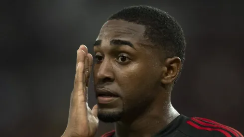Lorran lamenta durante partida contra o Grêmio. Meia fica fora do jogo contra o Vitória.