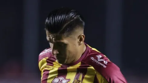 Yeison Guzmán, meia colombiano, do Deportes Tolima - Foto: Alexandre Schneider/Getty Images