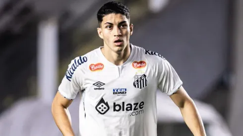 Técnico do Santos aprovou Jair.