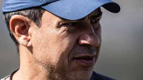 Carille durante treinamento. Foto: Raul Baretta/ Santos FC.