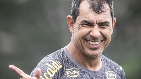 Carille em ação no CT Rei Pelé