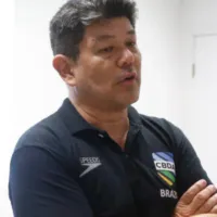 Chefe da natação do Brasil nas Olimpíadas, Gustavo Otsuka sofre acidente em Paris, mas segue com a equipe