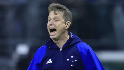 Fernando Seabra, técnico do Cruzeiro, durante partida contra o Palmeiras no estadio Arena Allianz Parque pelo campeonato Brasileiro A 2024. Foto: Marcello Zambrana/AGIF