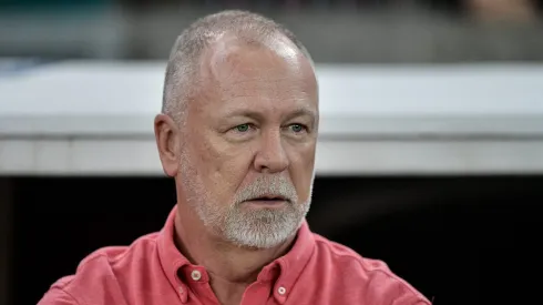 Mano é avisado sobre saída de lateral do Fluminense