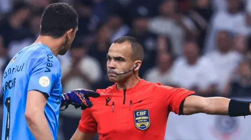 Alex Stefano durante a partida. Foto: Marcello Zambrana/AGIF