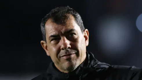 Fábio Carille antes da partida contra o Ituano. Peixão busca zagueiro no mercado.