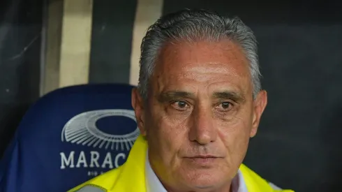 Tite mantém Gabriel Barbosa no banco contra o Atlético-GO.