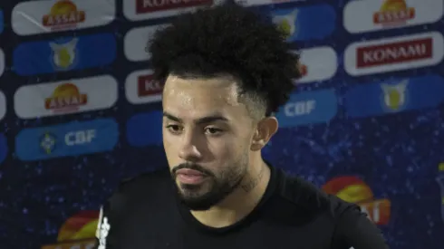 Claudinho concedendo entrevista após a partida entre Red Bull Bragantino e Goiás, no Estádio Nabi Abi Chedid, pelo Campeonato Brasileiro de 2020, no dia 24/10.