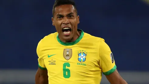 Palmeiras consultou Alex Sandro