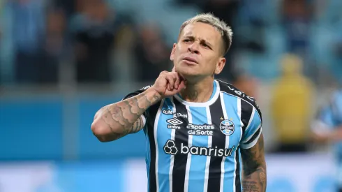 Soteldo comemorando gol marcado no Campeonato Brasileiro