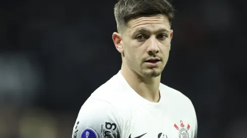 SAO PAULO, BRAZIL - MAY 28: Rodrigo Garro of Corinthians looks on during a Group F match between Corinthians and Racing de Montevideo as part of CONMEBOL Sudamericana 2024 at Neo Quimica Arena on May 28, 2024 in Sao Paulo, Brazil. (Photo by Alexandre Schneider/Getty Images)