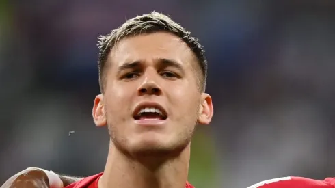 Juan Pablo Vargas canta hino nacional pela Costa Rica. Defensor interessa ao Peixão.