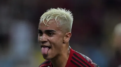 Reinier comemora gol pelo Mais Querido. Meia é muito querido pela Nação.