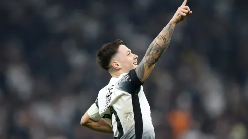 Corinthians e Grêmio duelam pela Copa do Brasil.