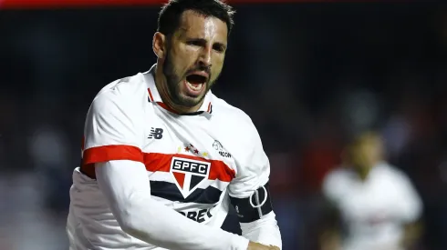 SP - SAO PAULO - 30/07/2024 - COPA DO BRASIL 2024, SAO PAULO X GOIAS - Calleri jogador do Sao Paulo comemora seu gol durante partida contra o Goias no estadio Morumbi pelo campeonato Copa Do Brasil 2024. Foto: Marco Miatelo/AGIF