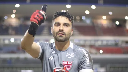 Matheus Albino em ação pela Série B. Foto: Marlon Costa/AGIF