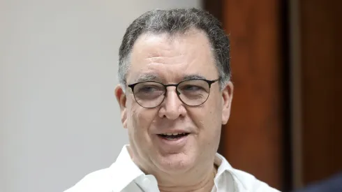 Marcelo Teixeira durante coletiva de imprensa no CT Rei Pelé. Estrangeiro está acertado com o Peixão.