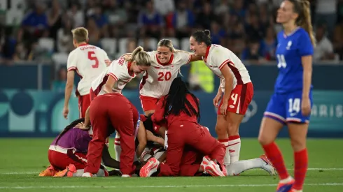 Colômbia e Canadá medem forças nas Olimpíadas.