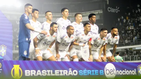 Equipe base do Clube na disputa da Série B. Foto: Reinaldo Campos/AGIF