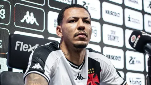 Foto: Leandro Amorim/Vasco - Clayton quando foi apresentado ao Vasco