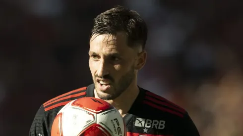 RJ – RIO DE JANEIRO – 02/03/2024 – CARIOCA 2024, FLAMENGO X MADUREIRA – Mathias Vina jogador do Flamengo durante partida contra o Madureira no estadio Maracana pelo campeonato Carioca 2024.